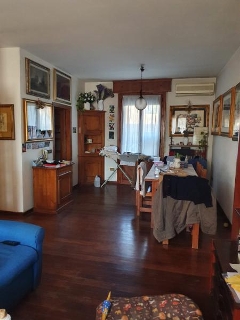 zoom immagine (Casa a schiera 200 mq, soggiorno, 4 camere, zona San Mauro in Valle)