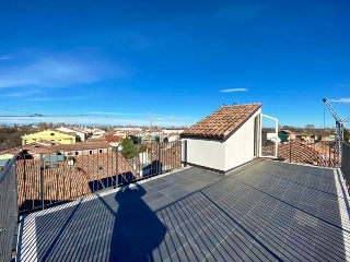 zoom immagine (Appartamento 90 mq, soggiorno, 1 camera, zona Mirandola - Centro)