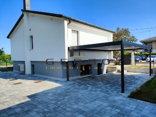 zoom immagine (Casa singola 188 mq, soggiorno, 2 camere, zona Castelfranco Veneto)