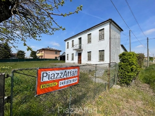 zoom immagine (Casa singola 150 mq, soggiorno, 3 camere, zona Sant'Angelo di Piove di Sacco)