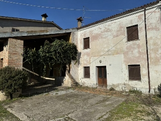 zoom immagine (Casa a schiera 150 mq, soggiorno, 4 camere, zona Lozzo Atestino - Centro)