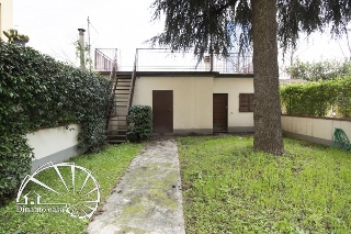 zoom immagine (Casa singola 240 mq, soggiorno, 3 camere, zona Grignano)