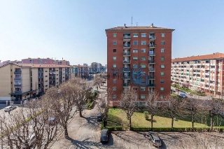 zoom immagine (Appartamento 100 mq, soggiorno, 3 camere, zona Quarto Oggiaro)