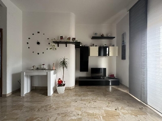 zoom immagine (Appartamento 105 mq, soggiorno, 3 camere, zona Borgo Ribeca)
