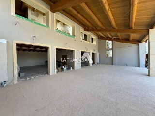 zoom immagine (Villa 245 mq, soggiorno, 3 camere, zona Lugagnano)