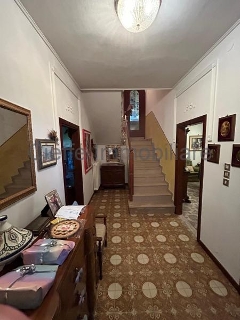 zoom immagine (Casa singola 180 mq, soggiorno, 3 camere, zona Chiesanuova)