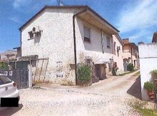 zoom immagine (Casa singola 158 mq, soggiorno, 3 camere, zona Villafranca di Verona)