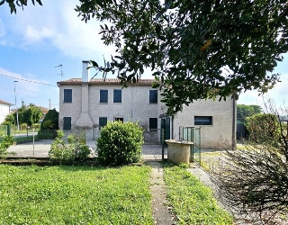 zoom immagine (Casa singola 180 mq, soggiorno, 3 camere, zona Vighizzolo d'Este)