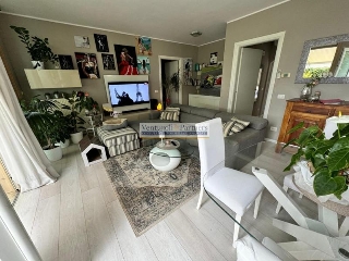 zoom immagine (Appartamento 95 mq, soggiorno, 2 camere, zona Maguzzano)
