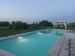 zoom immagine (Villa prestigiosa con piscina)