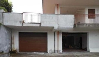 zoom immagine (Garage 65 mq, zona Aci Sant'Antonio)
