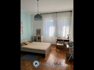 zoom immagine (Appartamento 85 mq, soggiorno, 2 camere, zona Arcella - San Carlo)