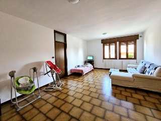 zoom immagine (Appartamento 90 mq, soggiorno, 2 camere, zona Sant'Elena - Centro)