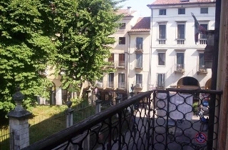 zoom immagine (Palazzo 1243 mq, soggiorno, più di 3 camere, zona Vicenza - Centro)