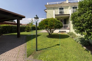 zoom immagine (Bifamiliare 241 mq, soggiorno, 4 camere, zona Marina di Carrara)