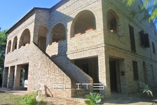 zoom immagine (Villa 550 mq, soggiorno, più di 3 camere, zona Quartiere Ovest - Grotte - Montarice)